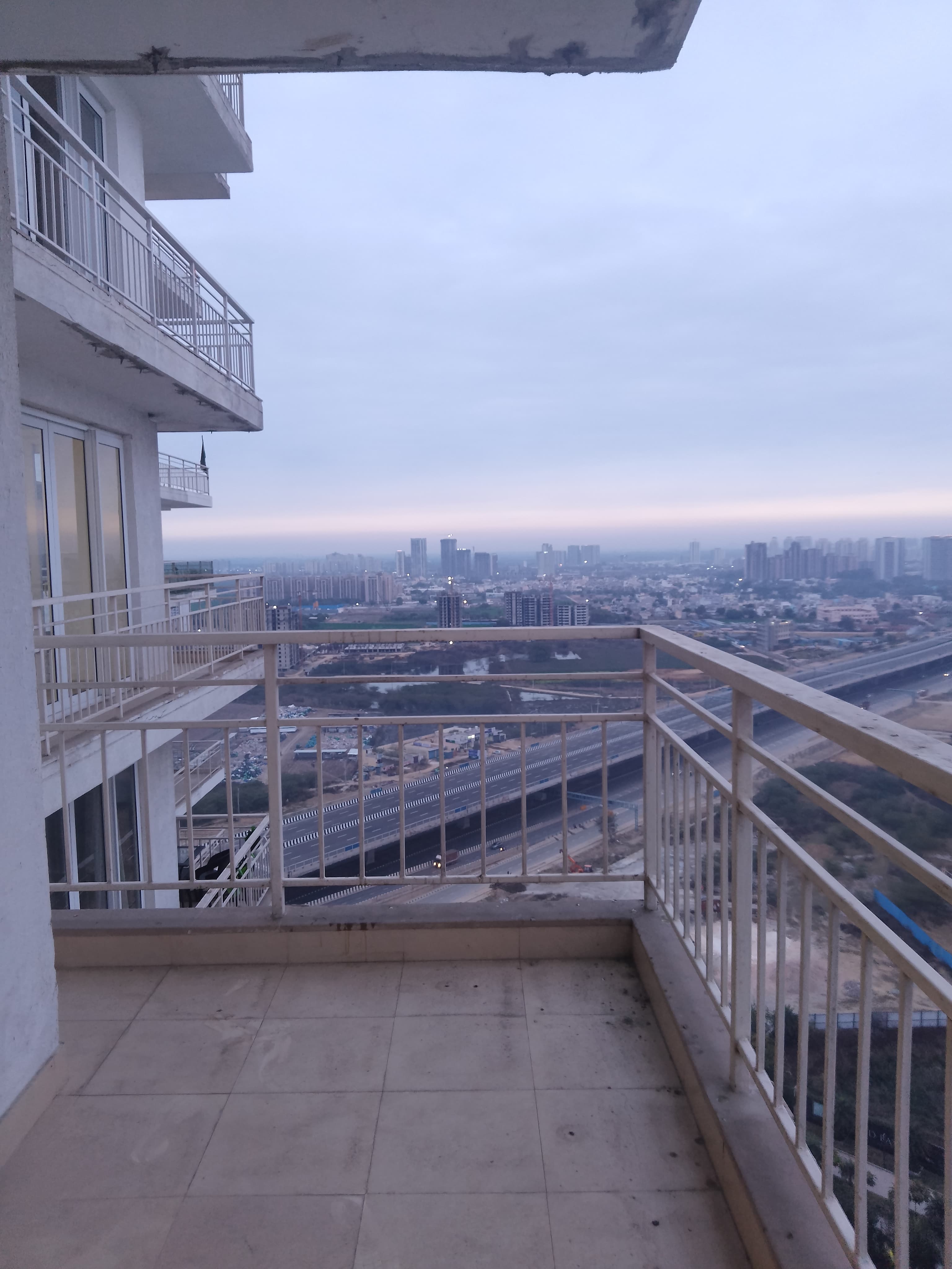 Rental 3 Bedroom 2450 Sq.Ft. Apartment in Puri Emerald Bay, Sector 104