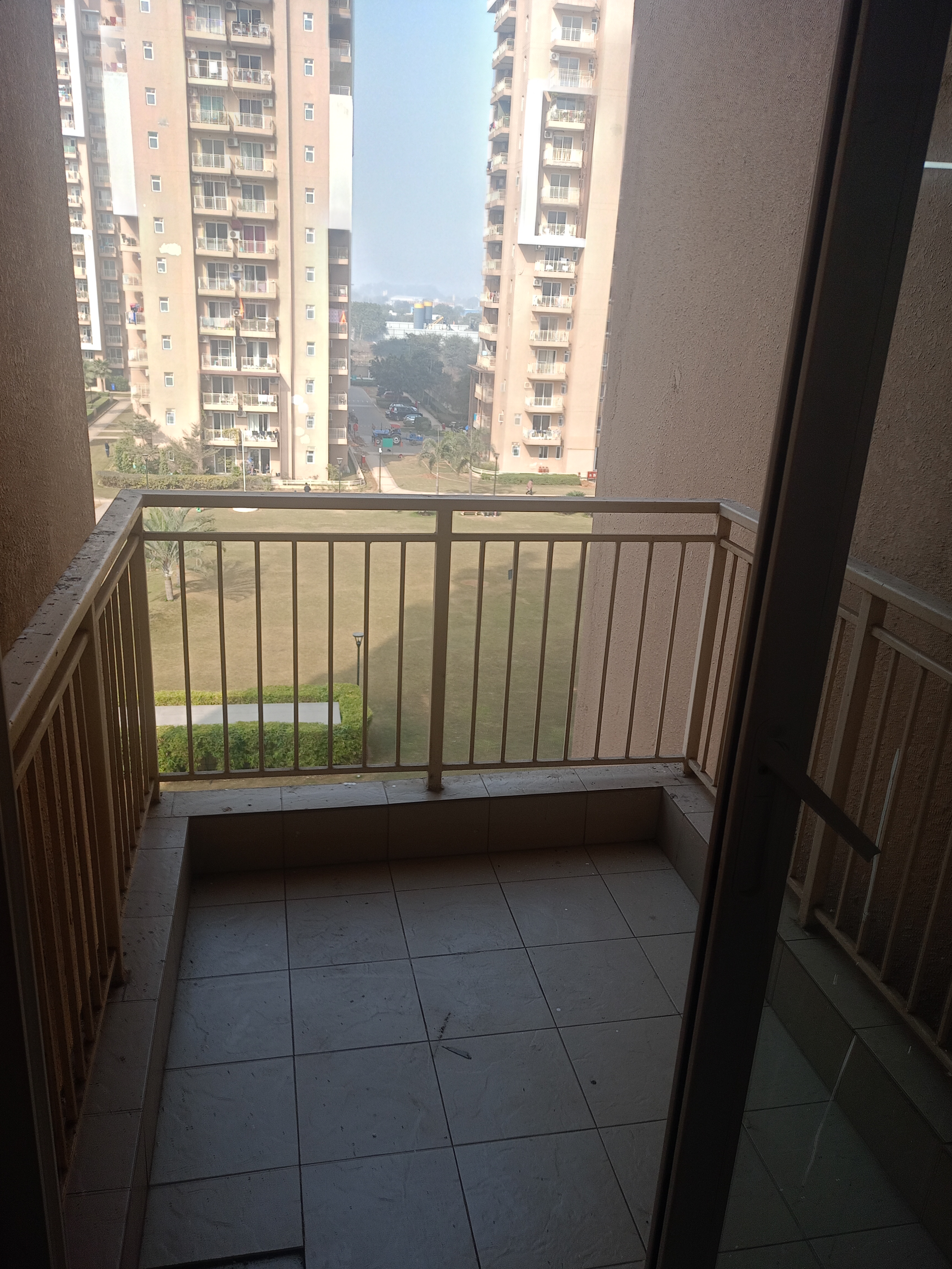 Rental 3 Bedroom 1720 Sq.Ft. Apartment in Emaar Palm Gardens, Sector 83