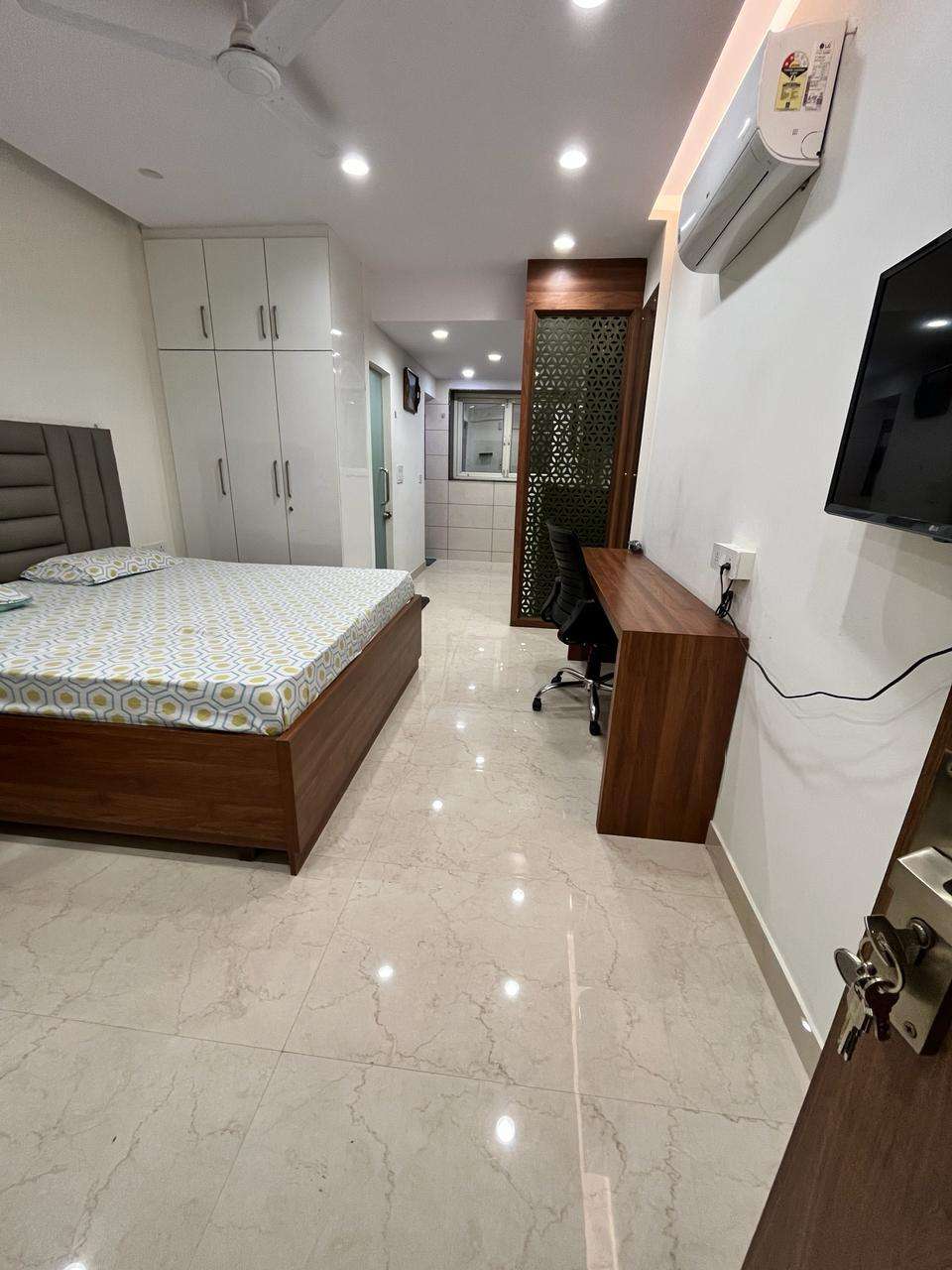 Studio Apartment For Rent in DLF Capital Greens Phase I And II Moti Nagar Delhi 6444364