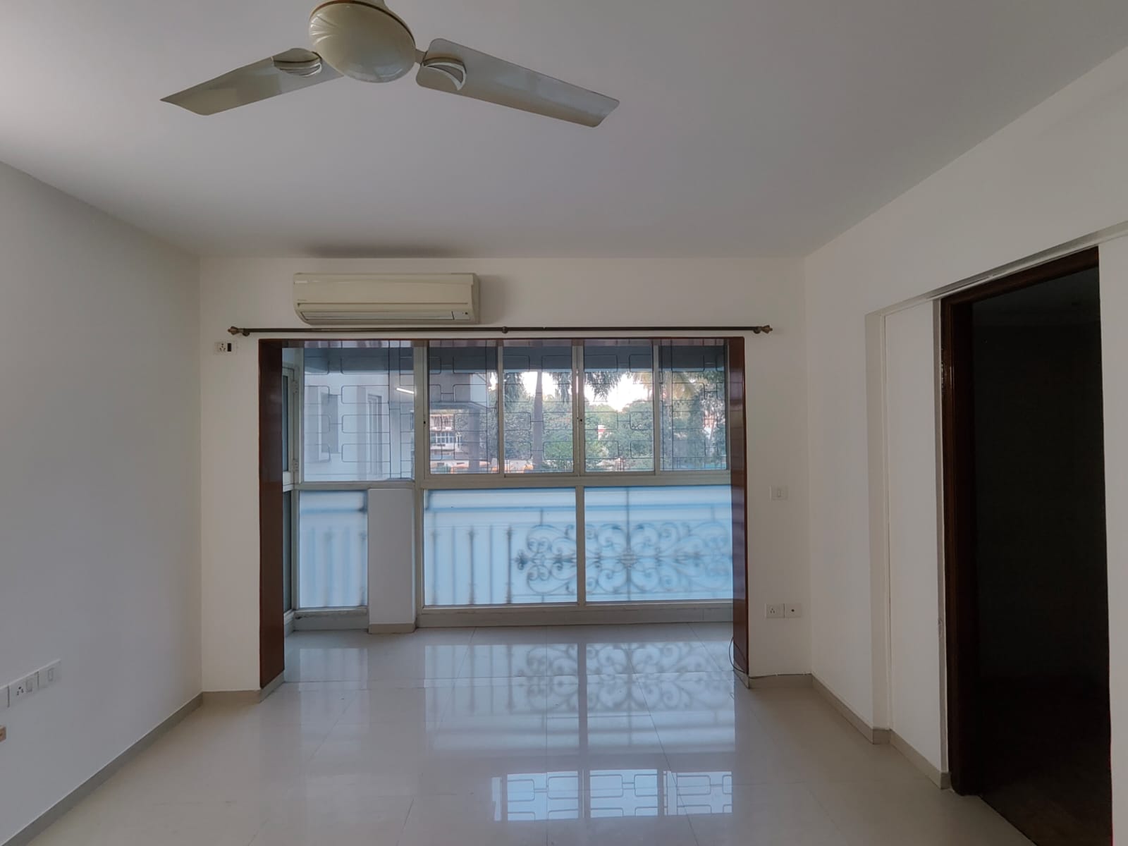 Rental 3 Bedroom 1850 Sq.Ft. Apartment in Motwani Fairmount Towers
