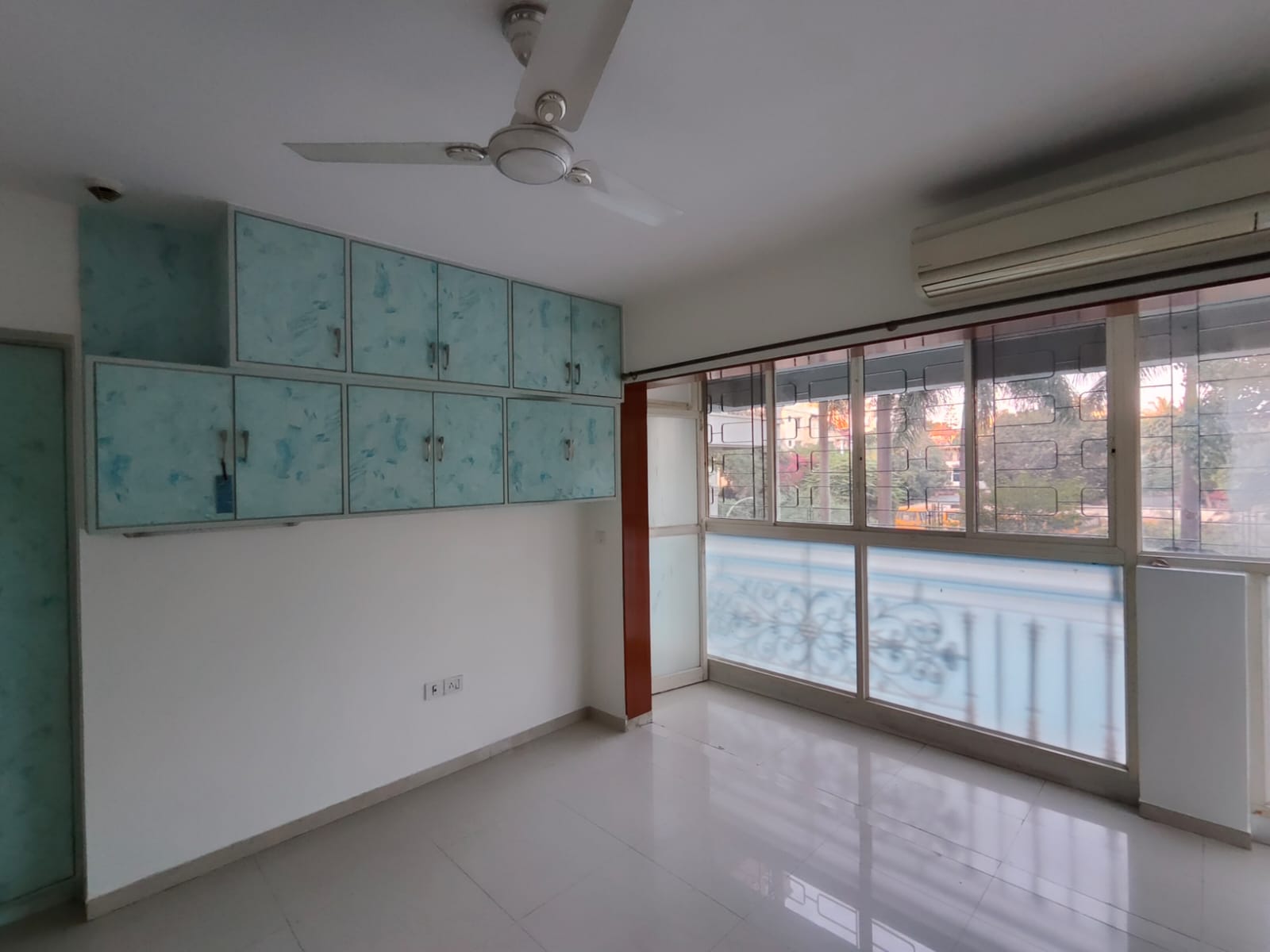 Rental 3 Bedroom 1850 Sq.Ft. Apartment in Motwani Fairmount Towers