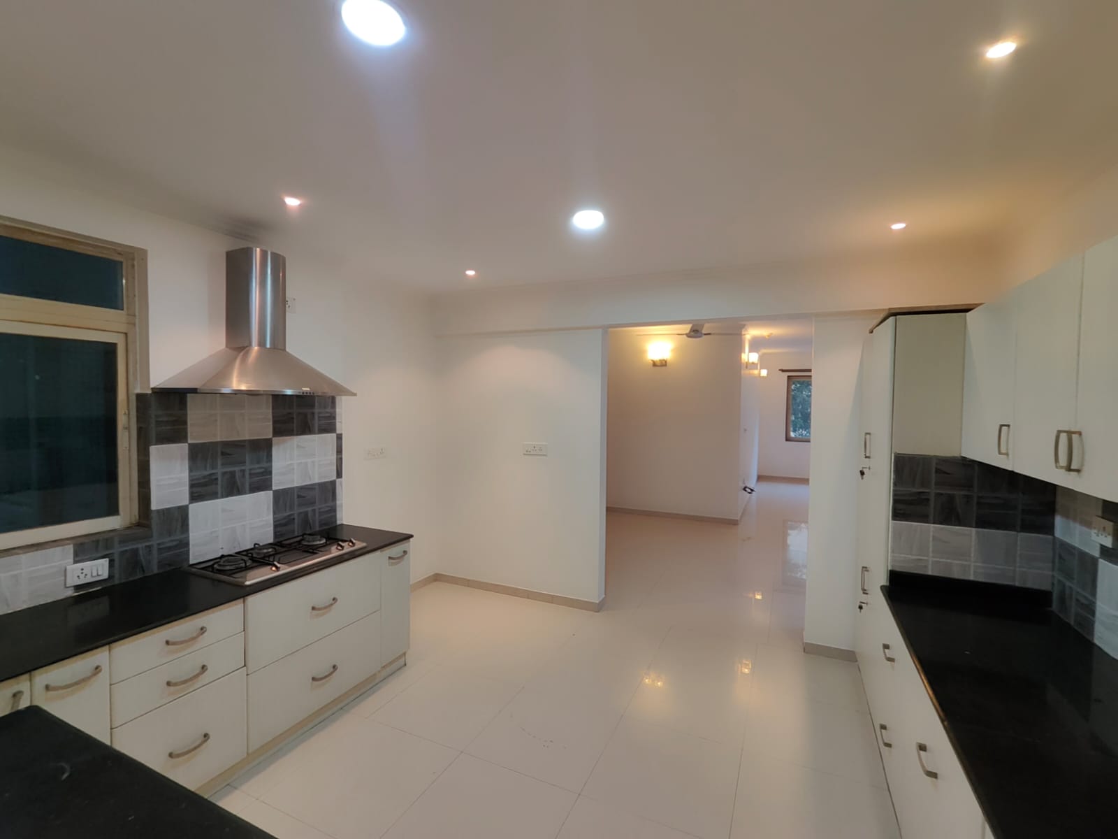 Rental 3 Bedroom 1850 Sq.Ft. Apartment in Motwani Fairmount Towers