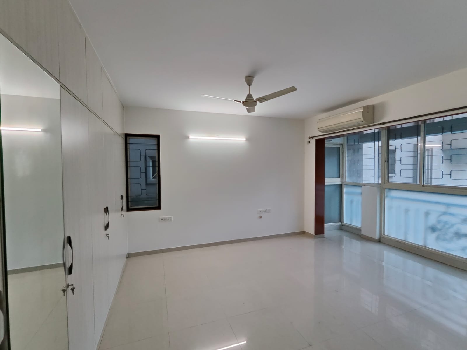 Rental 3 Bedroom 1850 Sq.Ft. Apartment in Motwani Fairmount Towers