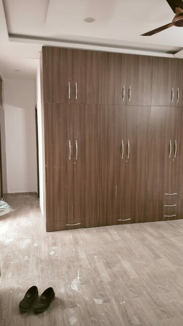 Room in 3 BHK Apartment at Panchsheel Pratistha, Sector 75 – for Rent