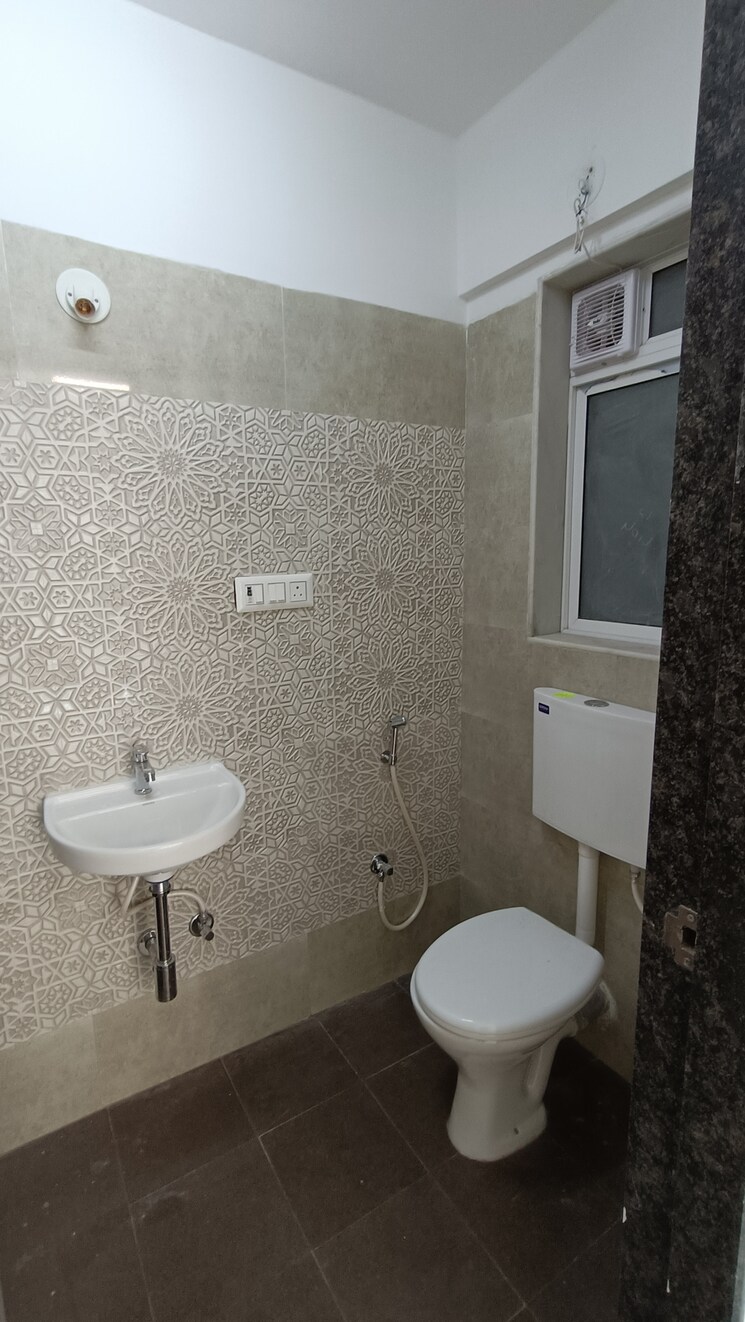 Bathroom, tilak-nagar-building 2 Bedroom 650 Sq.Ft. Apartment In Tilak Nagar Mumbai 6447972