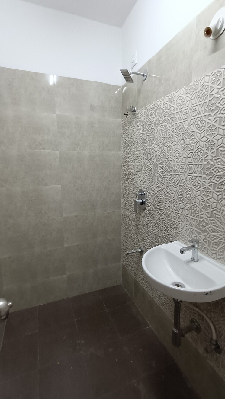 Bathroom, tilak-nagar-building 2 Bedroom 650 Sq.Ft. Apartment In Tilak Nagar Mumbai 6447972