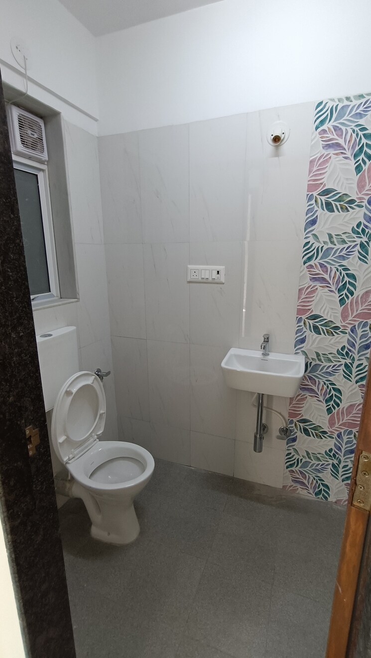 Bathroom, tilak-nagar-building 2 Bedroom 650 Sq.Ft. Apartment In Tilak Nagar Mumbai 6447972