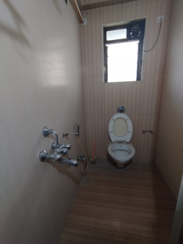 Attached Bathroom, vijay-annex-32 2 Bedroom 950 Sq.Ft. Apartment In Waghbil Thane 6448586