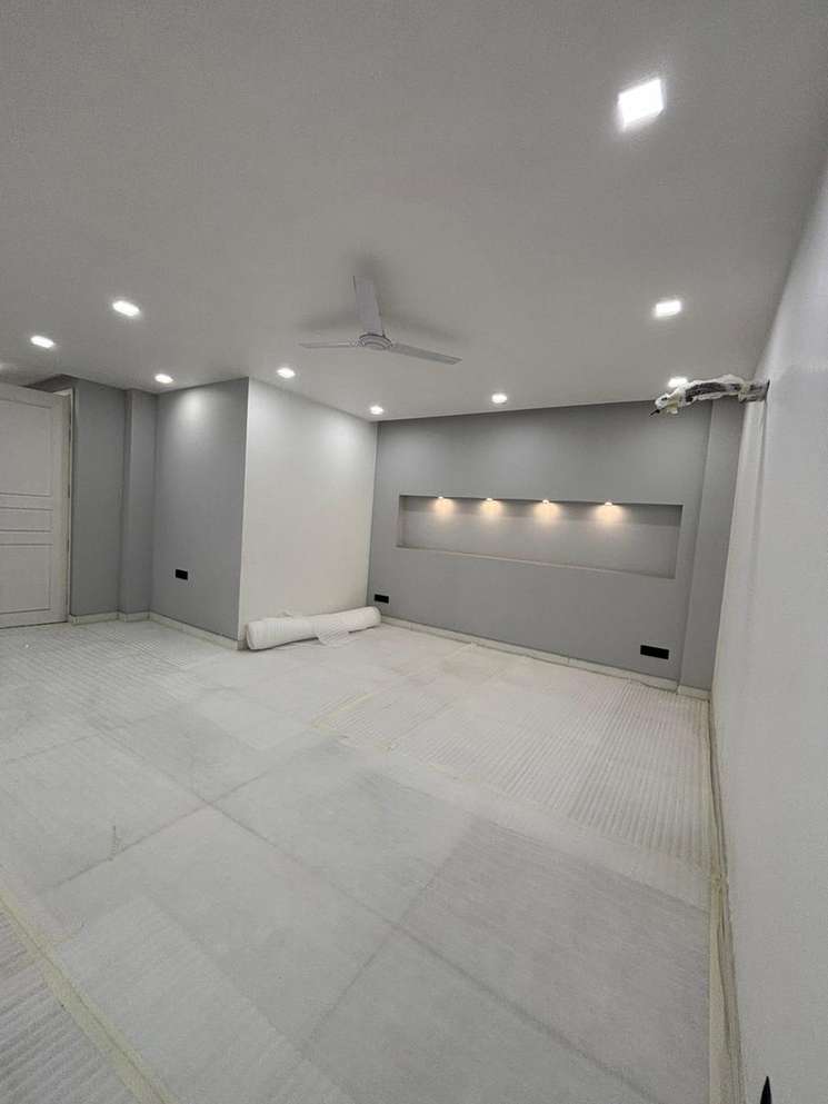 4 Bedroom 230 Sq.Yd. Builder Floor in Rajouri Garden Delhi