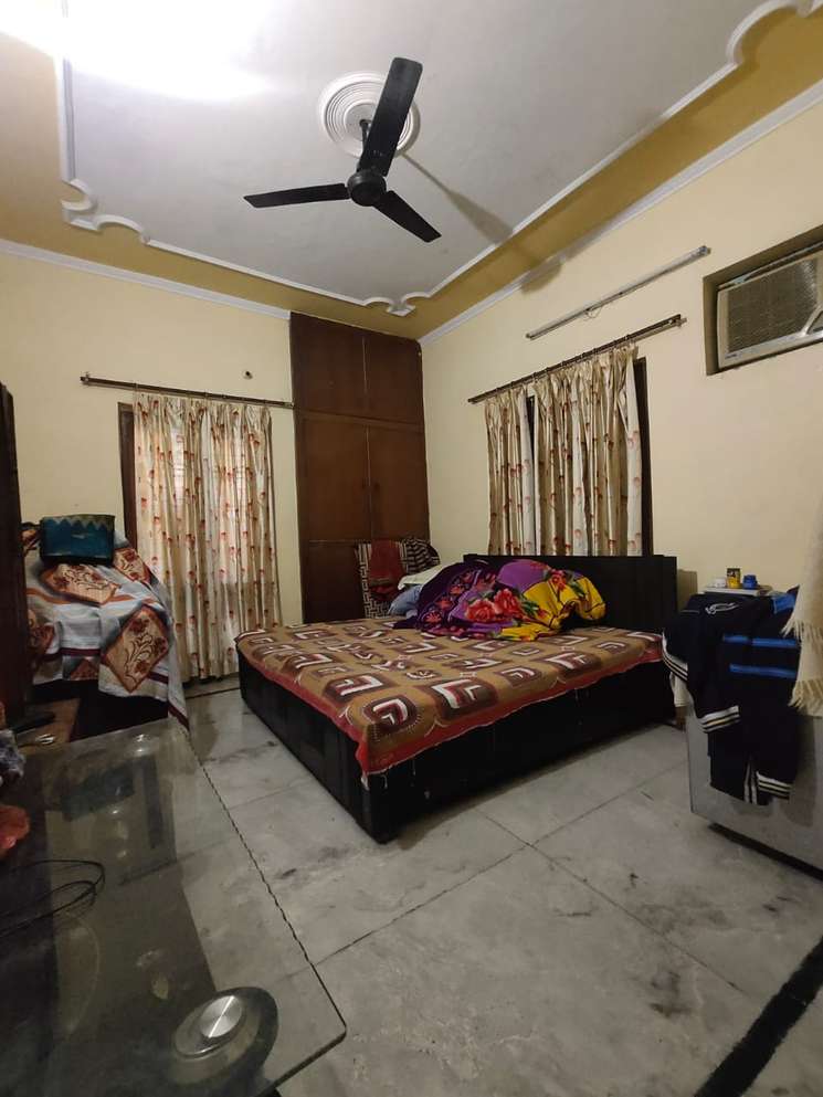 5 Bedroom 90 Sq.Mt. Independent House in E Block Shastri Nagar Ghaziabad