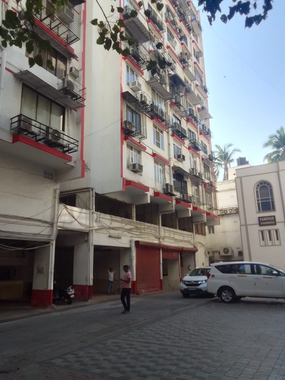 Rental Commercial Office Space 425 Sq.Ft. in Everest Apartments Tardeo