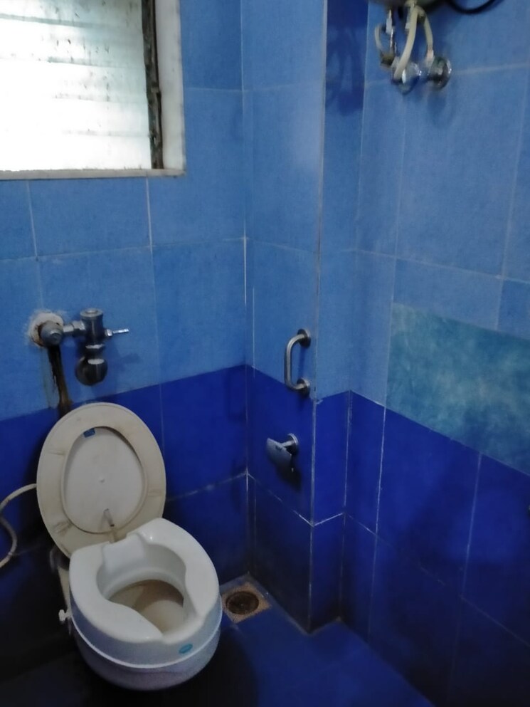 Bathroom, royal-galaxy-panchsheel-nagar 3 Bedroom 1200 Sq.Ft. Apartment In Panchsheel Nagar Thane 6457400