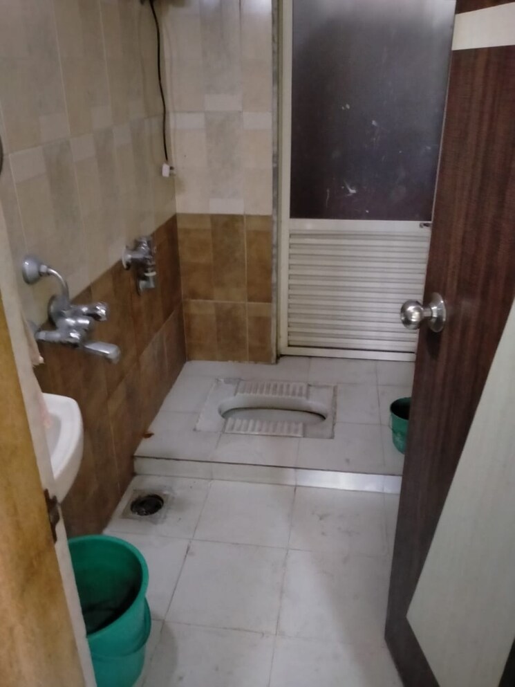 Bathroom, royal-galaxy-panchsheel-nagar 3 Bedroom 1200 Sq.Ft. Apartment In Panchsheel Nagar Thane 6457400