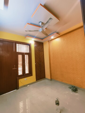 Room in 2 BHK Apartment at Dwarka Mor – for Rent
