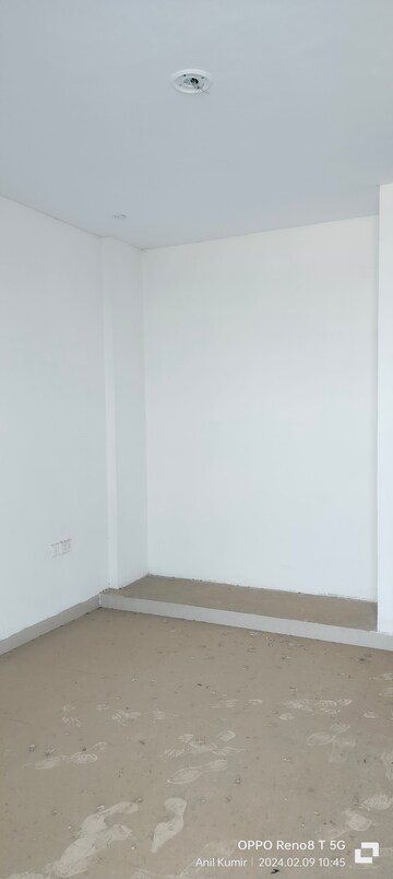 Room in 3 BHK Apartment at Green Power Society, Sector 75 – for Sale