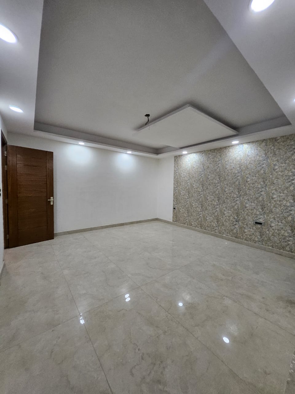 Rental 4 Bedroom 2400 Sq.Ft. Builder Floor in Richlook Elegant Floors, Green Fields Colony