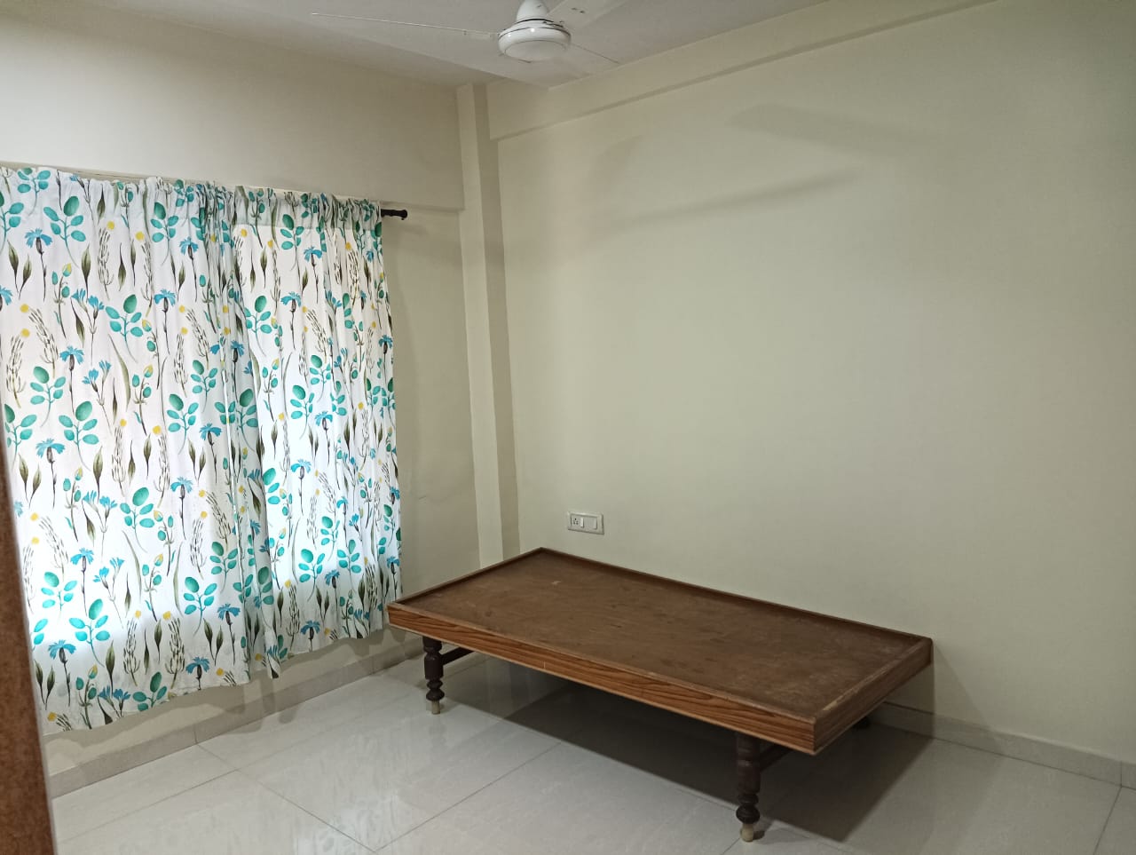 Rental 2 Bedroom 600 Sq.Ft. Apartment in Sai Baba Complex Goregaon
