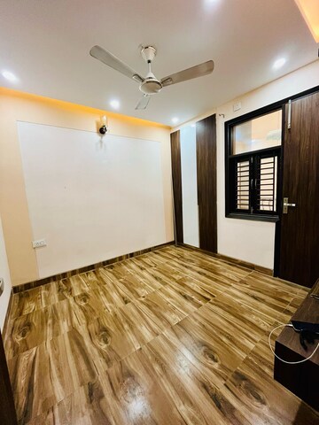 Room in 2 BHK Apartment at Dwarka Mor – for Rent
