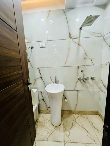 Attached Bathroom in 2 BHK Apartment at Dwarka Mor – for Rent