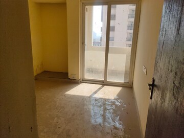 Room in 3 BHK Apartment at Amrapali Leisure Park, Amrapali Leisure Valley – for Sale