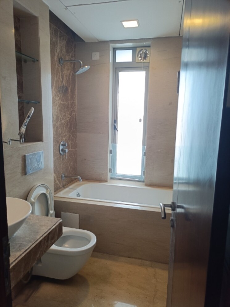 Bathroom, lodha-grandeur 3 Bedroom 1500 Sq.Ft. Apartment In Prabhadevi Mumbai 6483184