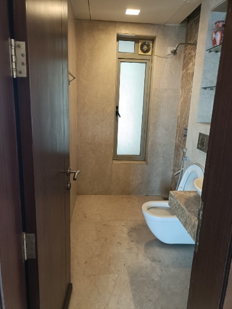 Bathroom, lodha-grandeur 3 Bedroom 1500 Sq.Ft. Apartment In Prabhadevi Mumbai 6483184