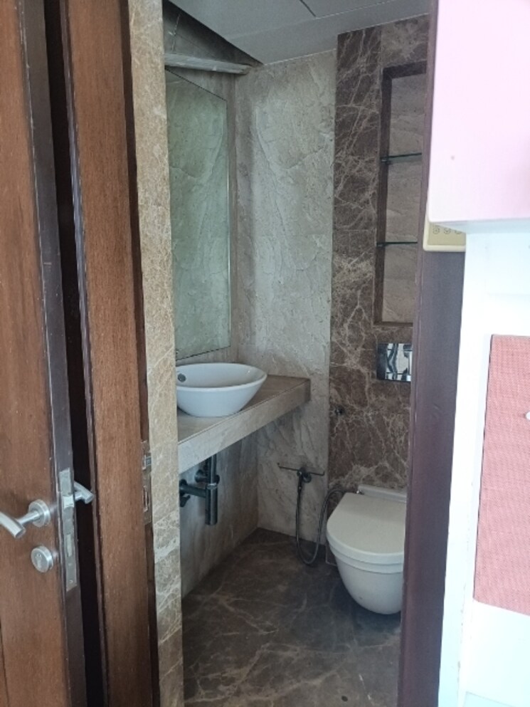 Bathroom, lodha-grandeur 3 Bedroom 1500 Sq.Ft. Apartment In Prabhadevi Mumbai 6483184