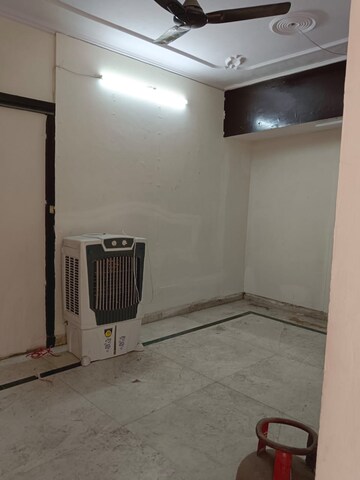 Room in 1 BHK Builder Floor at Lajpat Nagar – for Rent