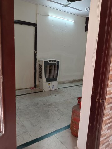 Room in 1 BHK Builder Floor at Lajpat Nagar – for Rent