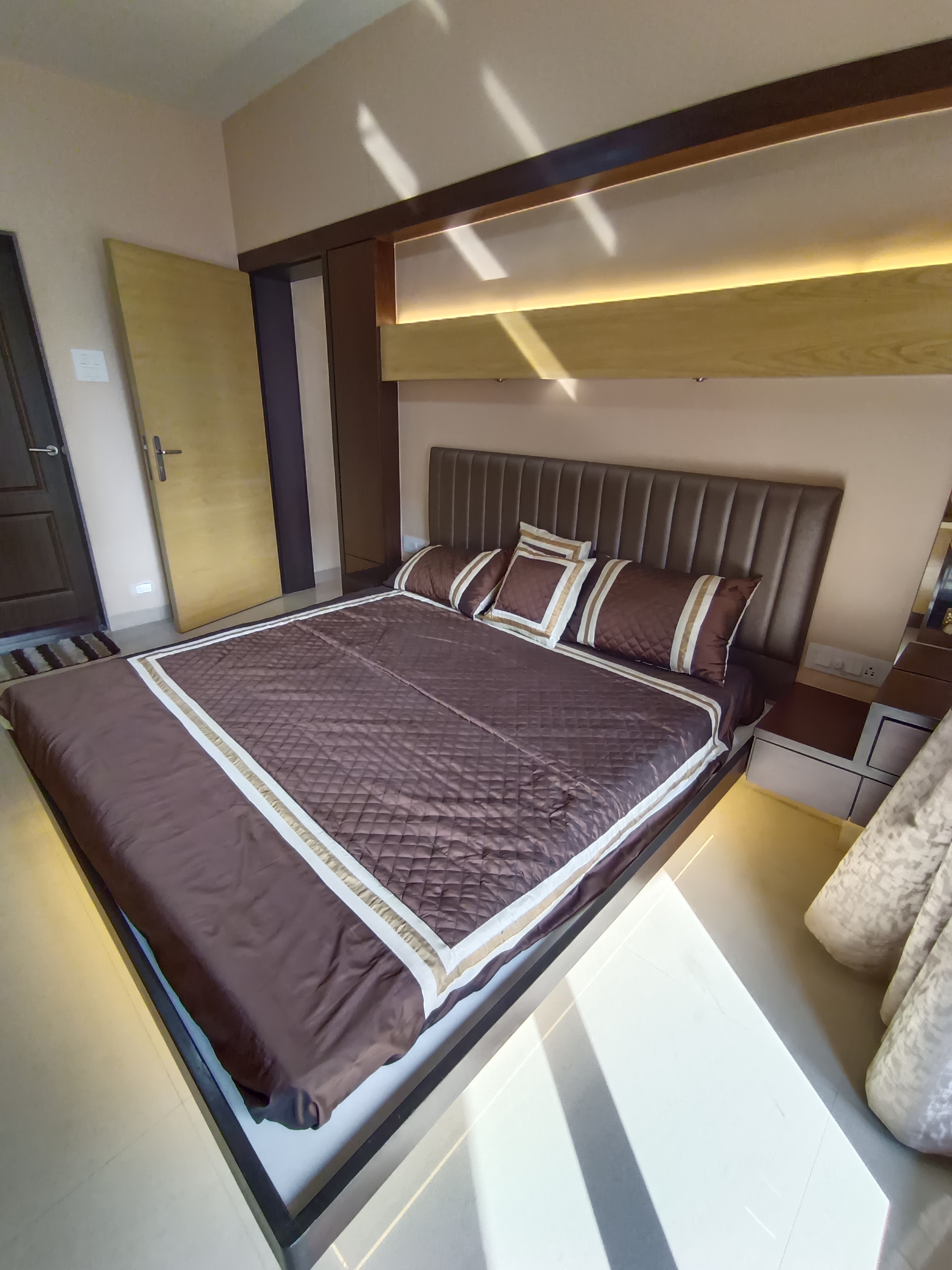 Rental 2 Bedroom 750 Sq.Ft. Apartment in Palm Springs, Malad West