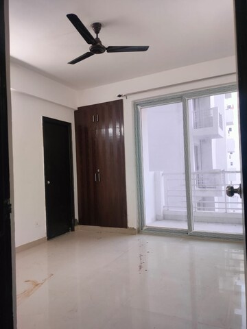 Room in 3 BHK Apartment at Urban Axis Urban Woods, Sushant Golf City – for Rent