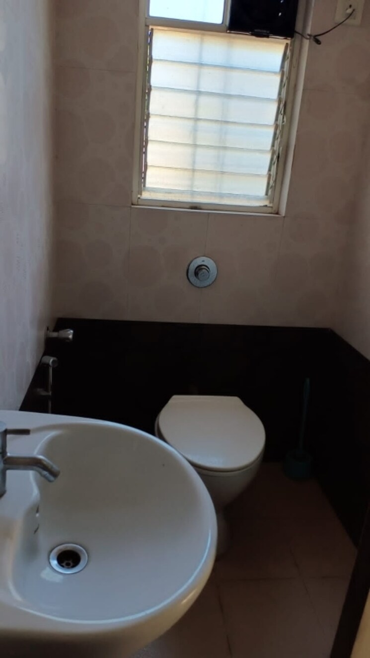 Bathroom, tulshibaugwale-colony 3 Bedroom 1200 Sq.Ft. Apartment In Sahakar Nagar Pune 6487967