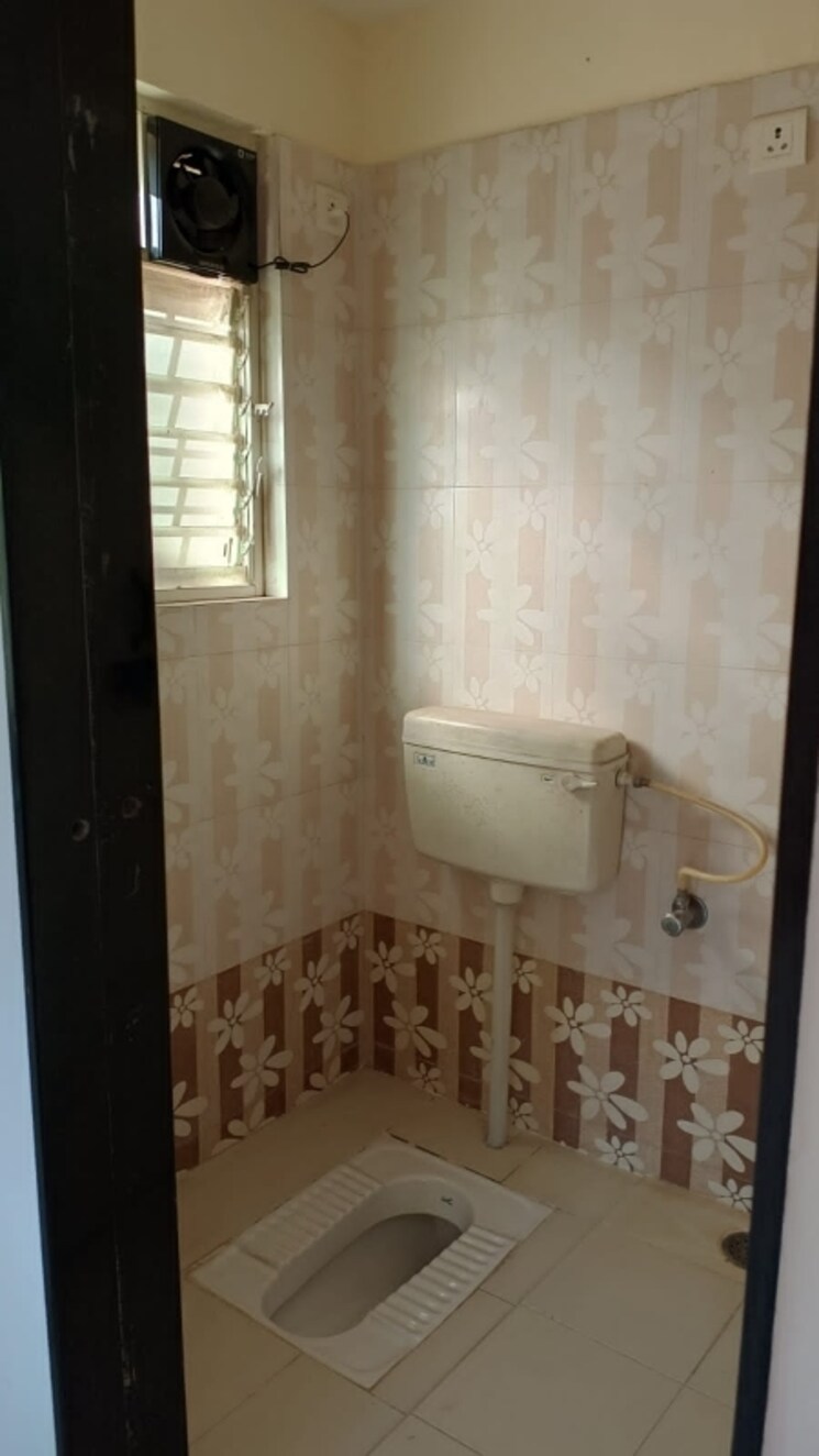 Bathroom, tulshibaugwale-colony 3 Bedroom 1200 Sq.Ft. Apartment In Sahakar Nagar Pune 6487967
