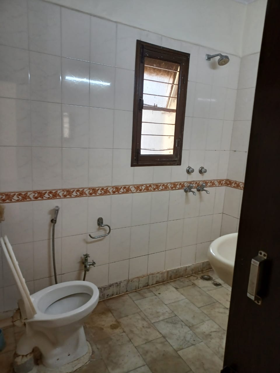Rental 2 Bedroom 1300 Sq.Ft. Apartment in Narmada Apartment Alaknanda, Alaknanda Delhi 6489928