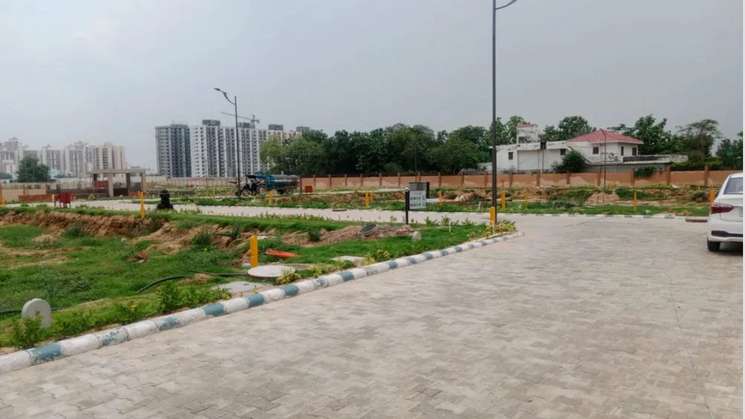 240 Sq.Yd. Plot in South City 1 Gurgaon