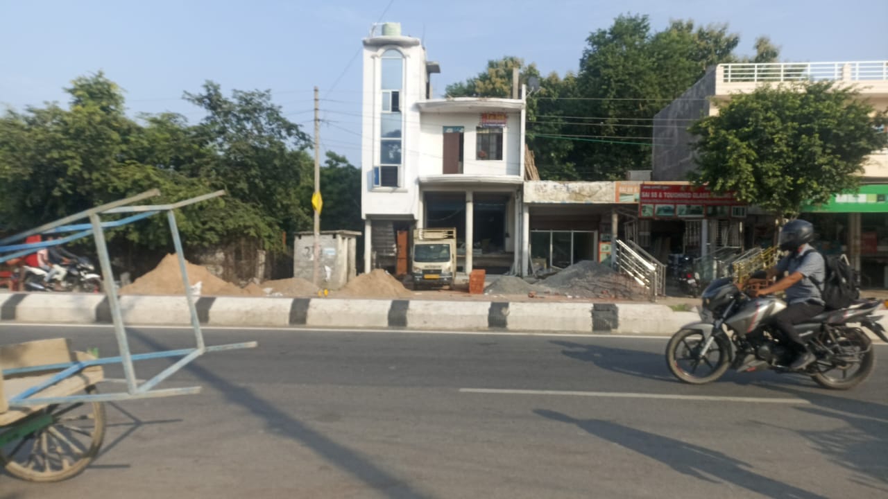 Rental Commercial Shop 1000 Sq.Ft. in Kursi Road Lucknow 6495639