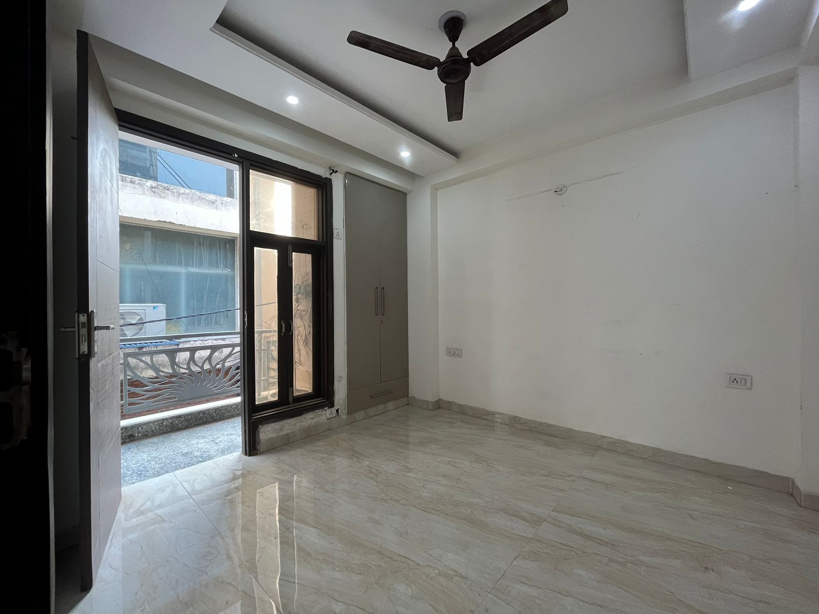 Rental 3 Bedroom 1400 Sq.Ft. Apartment in Kst Chattarpur Villas