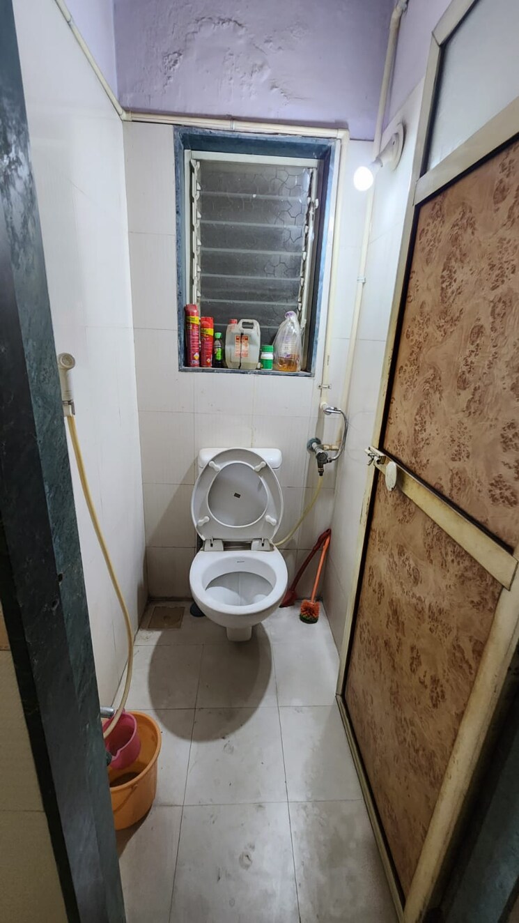 Bathroom, sudhanshu-chambers 2 Bedroom 1000 Sq.Ft. Apartment In Kalyan West Thane 6497456