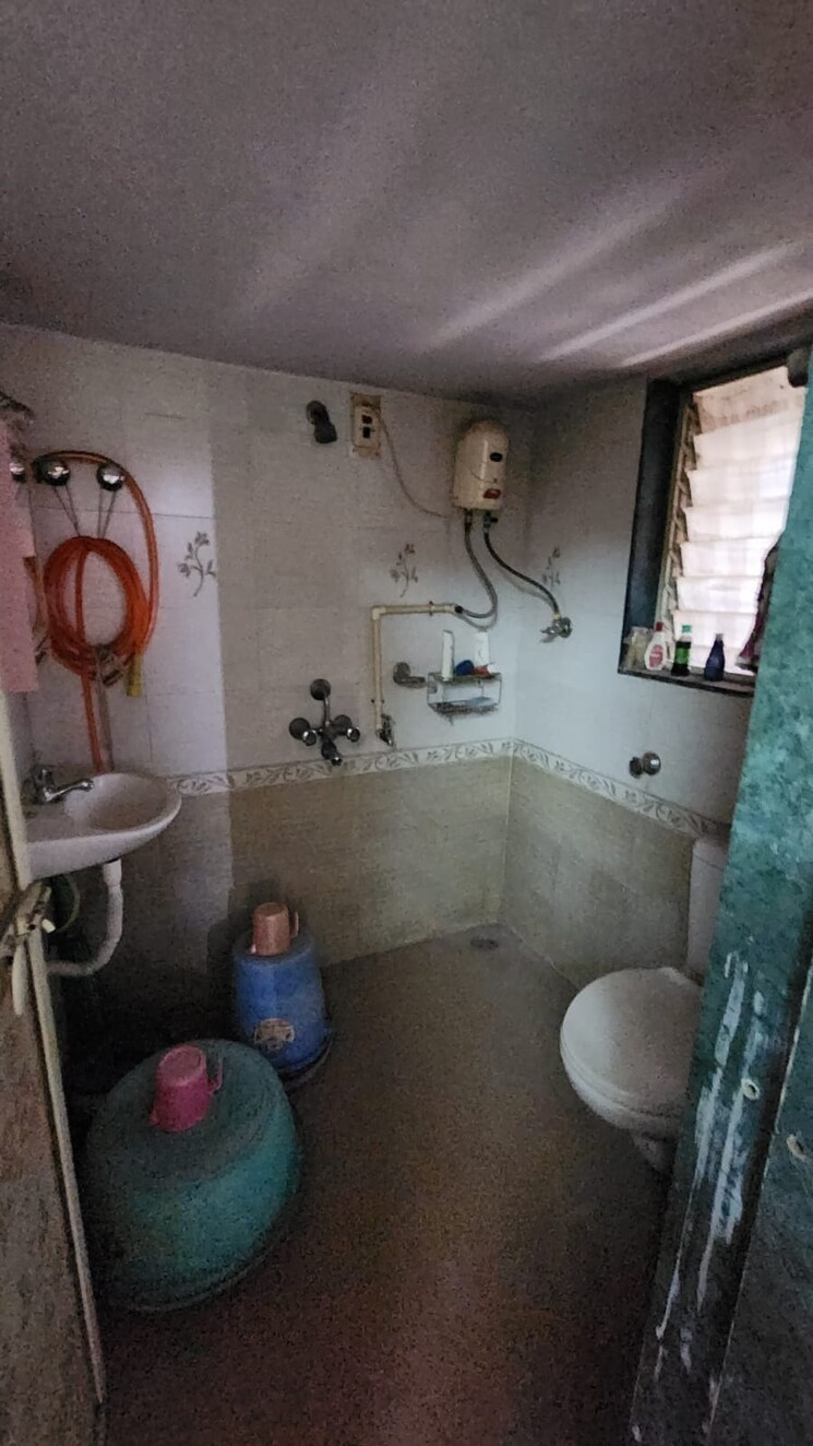 Bathroom, sudhanshu-chambers 2 Bedroom 1000 Sq.Ft. Apartment In Kalyan West Thane 6497456