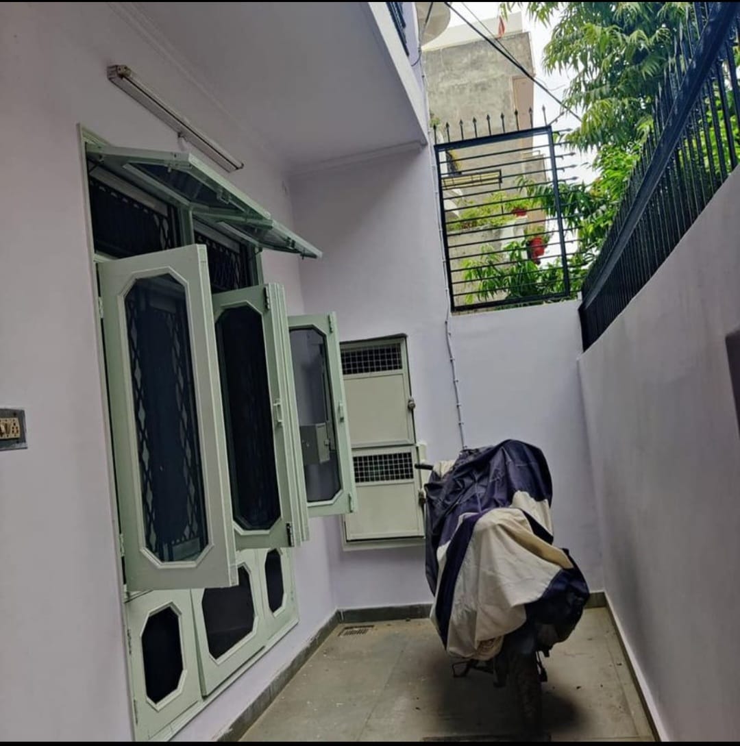 Resale 6+ Bedroom 7501 Sq.Ft. Independent House in Kamta Lucknow 6497640