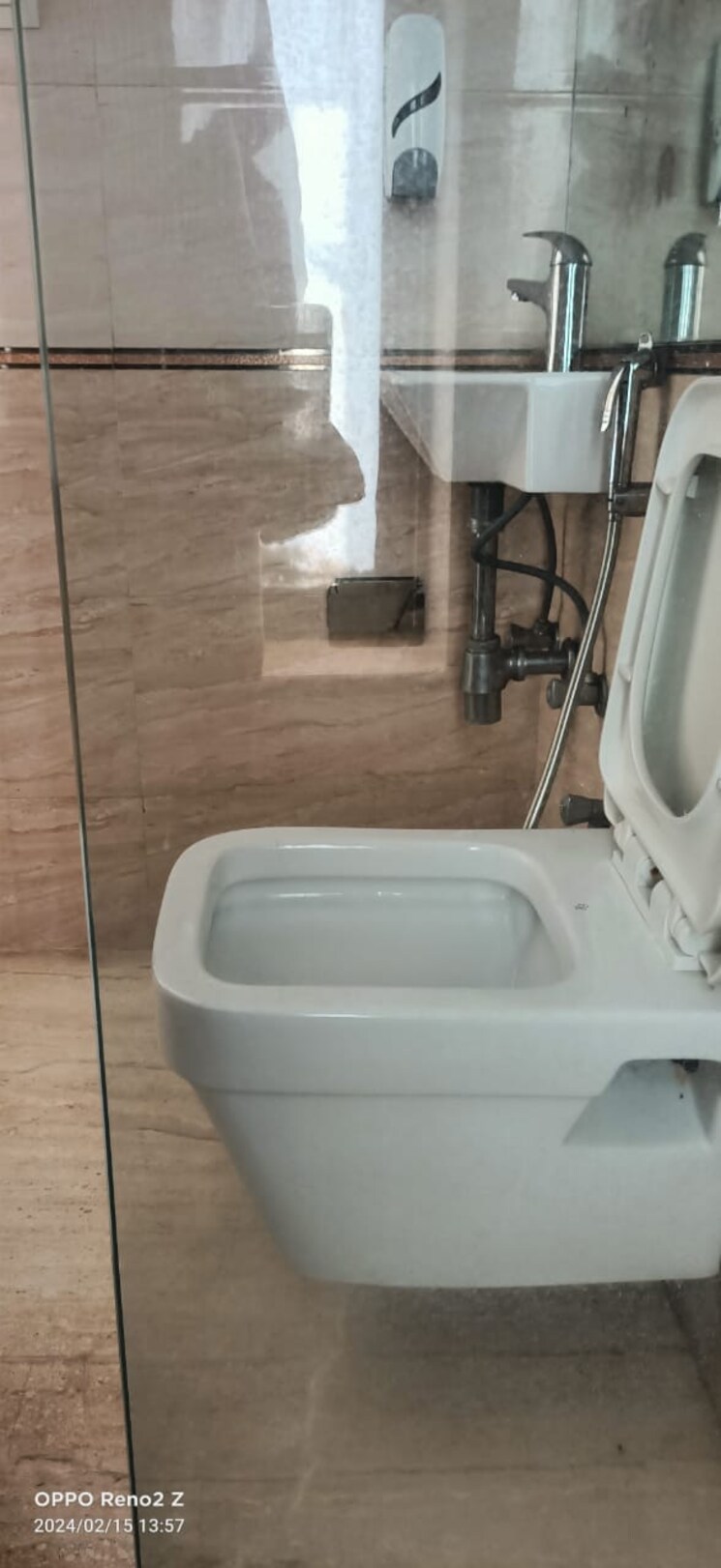 Bathroom, dlh-sorrento 4 Bedroom 3700 Sq.Ft. Apartment In Veera Desai Road Mumbai 6498236