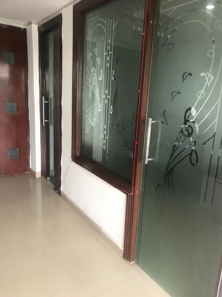 Rental Commercial Office Space 750 Sq.Ft. in Khandari Agra 6501834