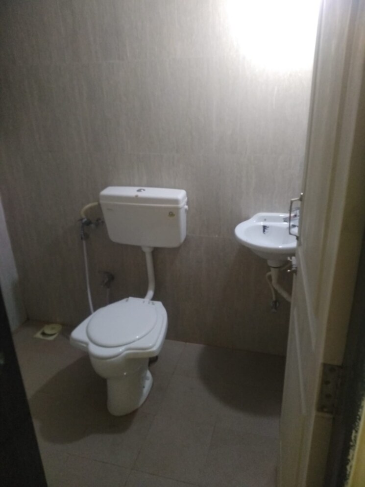 Bathroom, hubtown-greenwoods 3 Bedroom 950 Sq.Ft. Apartment In Vartak Nagar Thane 6503676