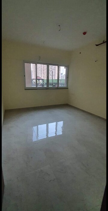 Room in 3 BHK Apartment at K Raheja Vistas Premiere, Mohammadwadi – for Rent