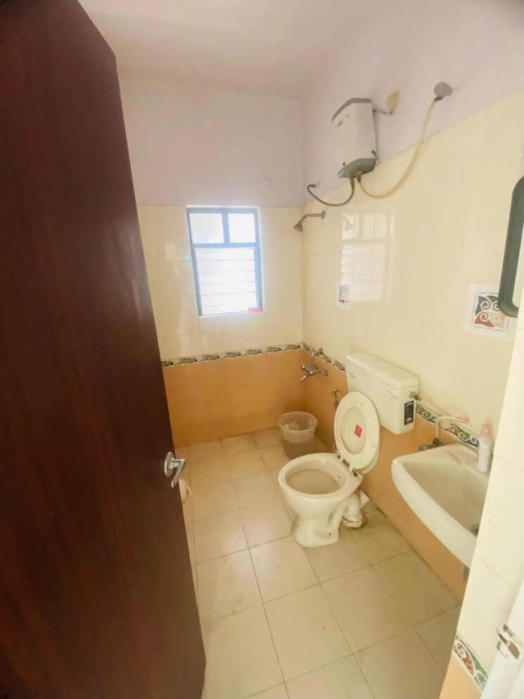 Bathroom, kumar-pragati 2 Bedroom 1050 Sq.Ft. Apartment In Nibm Road Pune 6507414