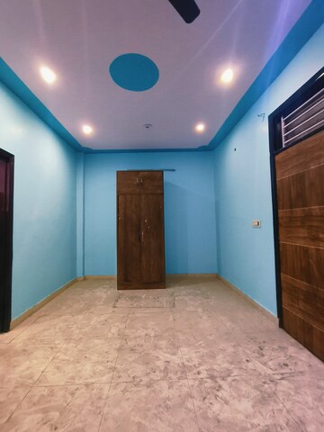 Room in 2 BHK Builder Floor at Dwarka Mor – for Rent