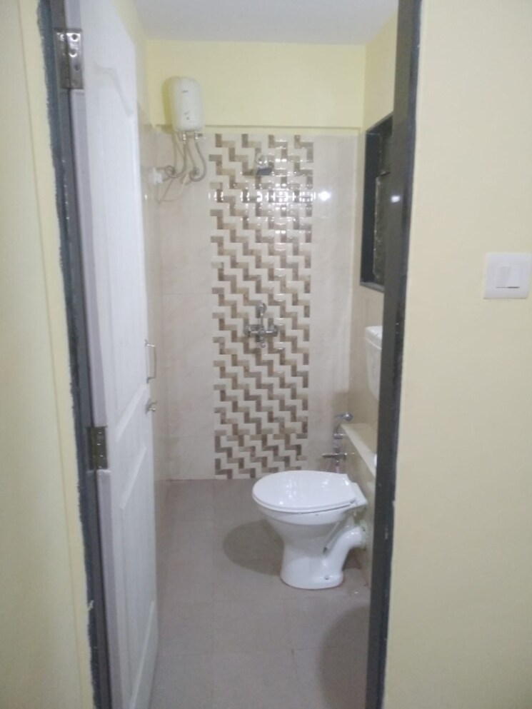 Bathroom, hubtown-greenwoods 3 Bedroom 950 Sq.Ft. Apartment In Vartak Nagar Thane 6508146