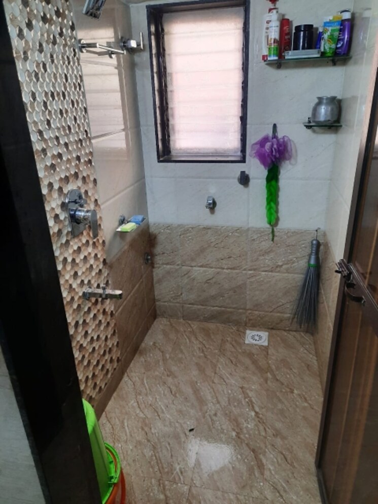 Bathroom, shreerang-chs 1 Bedroom 568 Sq.Ft. Apartment In Shrirang Society Thane 6511369