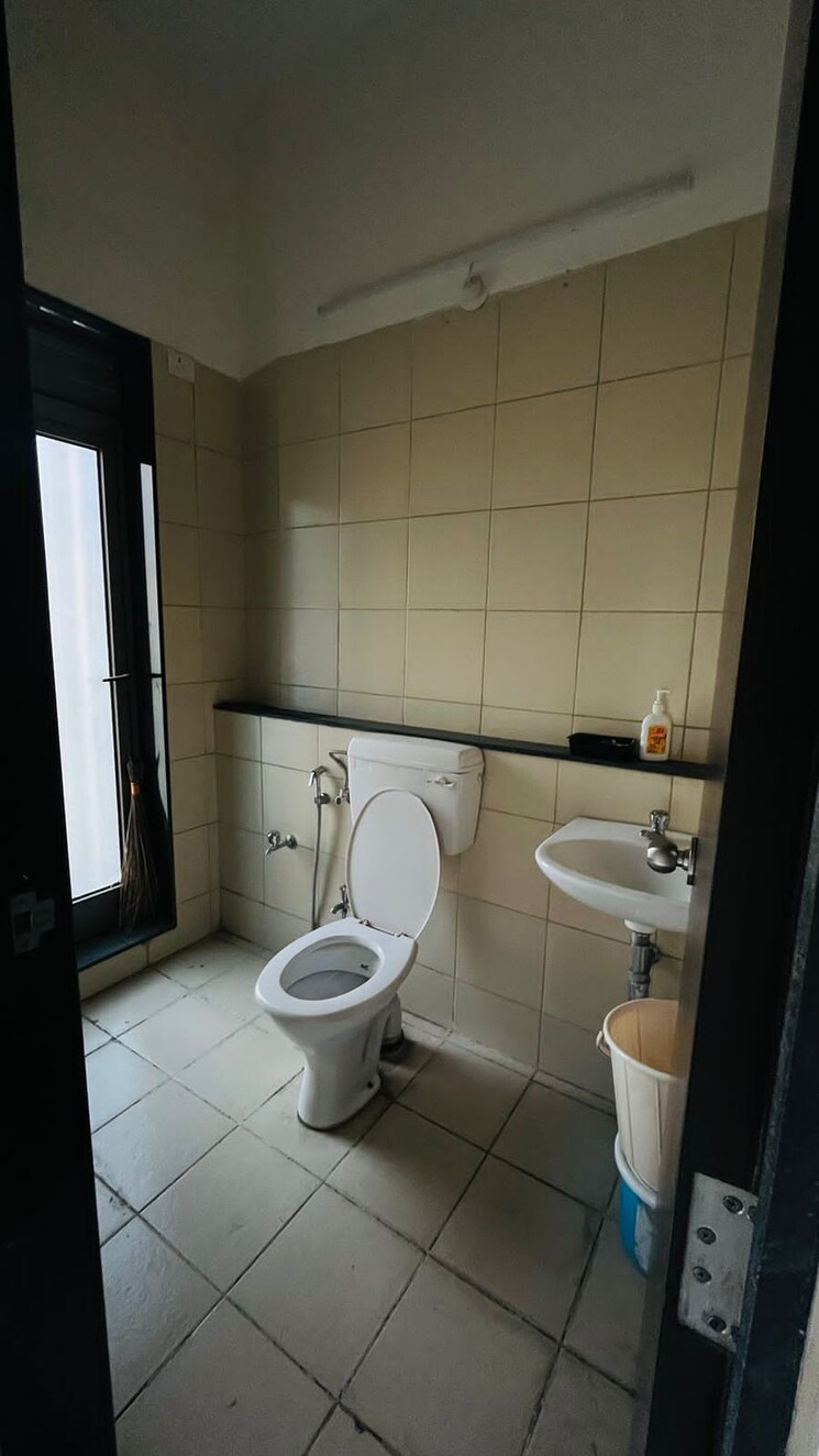 Bathroom, l-t-emerald-isle 4 Bedroom 2200 Sq.Ft. Apartment In Powai Mumbai 6515831