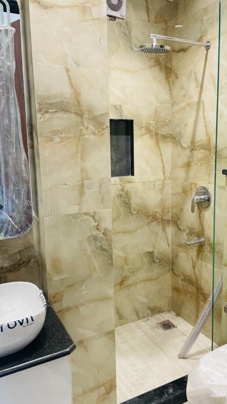 Bathroom, safdarjung enclave 3 Bedroom 125 Sq.Ft. Builder Floor In Safdarjung Enclave Delhi 6517909